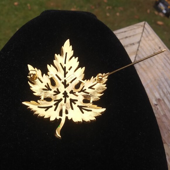 Vintage Trifari TM Maple leaf gold tone  brooch  Classic - Picture 8 of 16